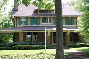 A_typical_home_in_the_historic_Dilworth_neighborhood_of_Charlotte,_North_Carolina